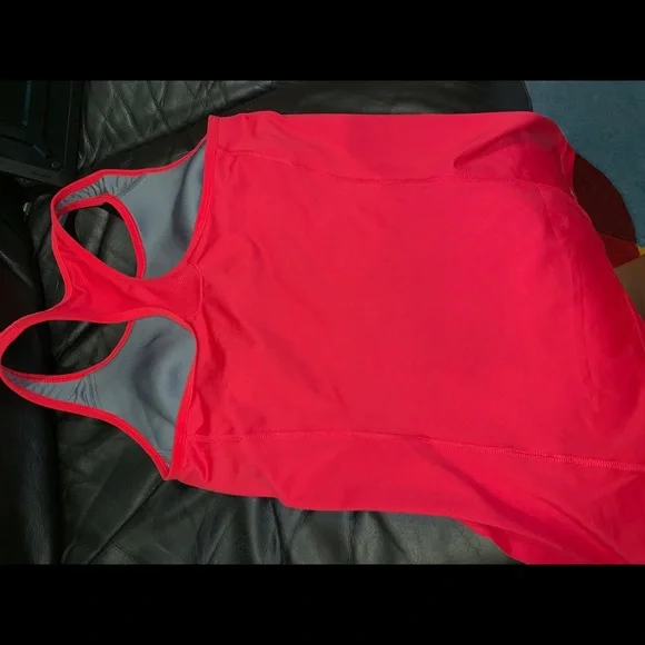 Red Nike Workout Top - Picture 4 of 4